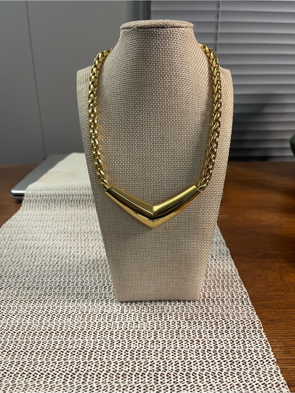 New Gold Tone Chunky Chain V-Shaped Statement 18”
Inches